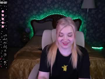 Exuberant whore Sasha (Blackreddevil) elegantly penetrated by tough toy on sex webcam